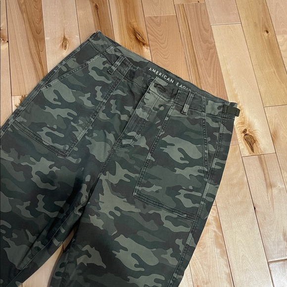 NWOT American Eagle Hi-rise jegging crop Camo jeans - Picture 2 of 5